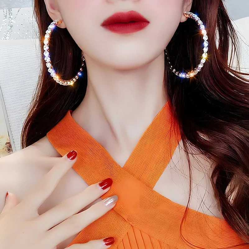 Huitan Big Hoop earrings round cubic zirconia sparkling earrings suitable for womens daily wear modern and fashionable jewelry pendant boatXJ250327