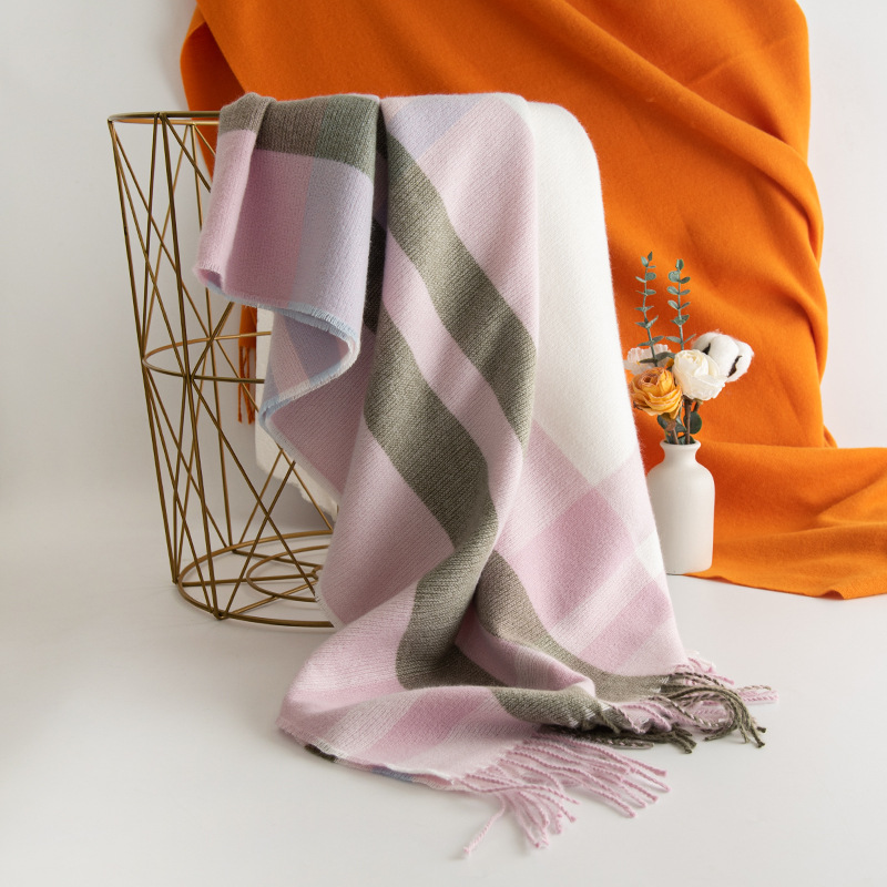 K253 Foreign trade hot-selling winter high-end British style plaid scarf for women and men Korean version of all-match warm tassel shawl wholesale
