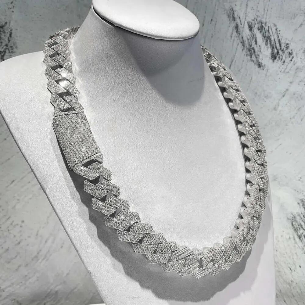 Elegant Luxury Accessory: Personalizable Music-Inspired Moissanite Jewelry Piece for Fashion Enthusiasts