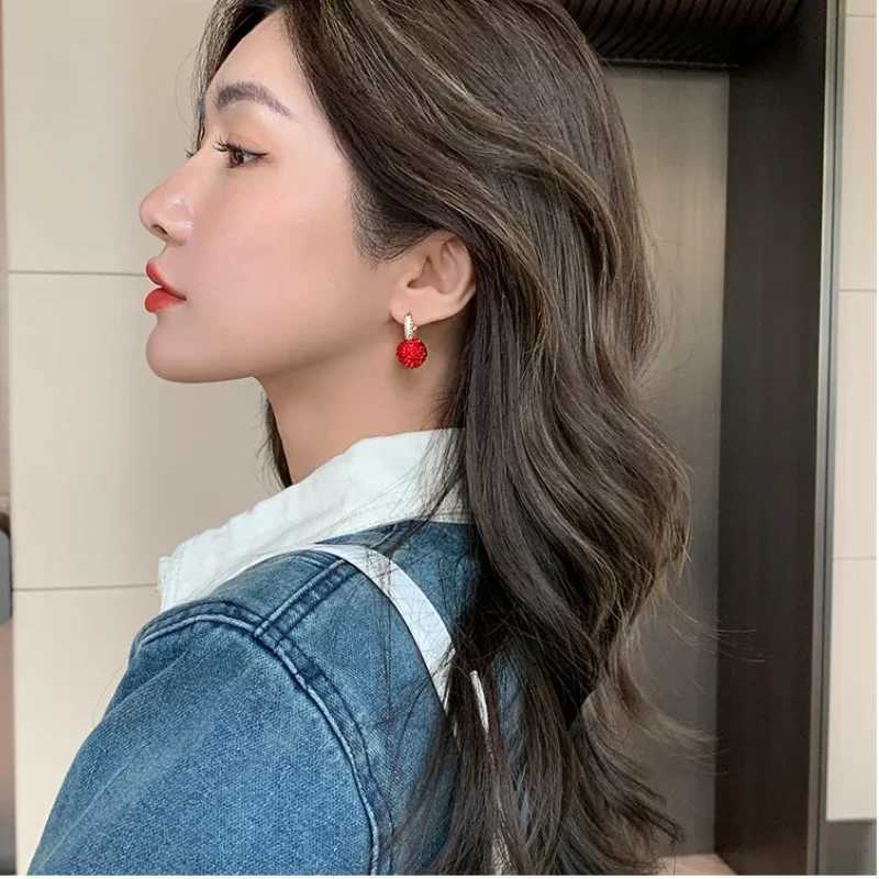 New Fashion Jewelry Full Water Diamond Red Ball Earrings Autumn/Winter Fashion Korean Womens Temperature EarringsXJ250327