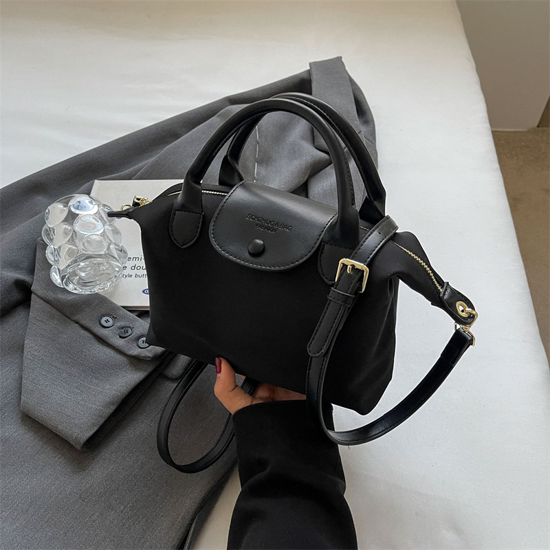 Designer 2025S casual high-end shoulder women new lightweight nylon cloth crossbody work commuting handbag dumpling bag