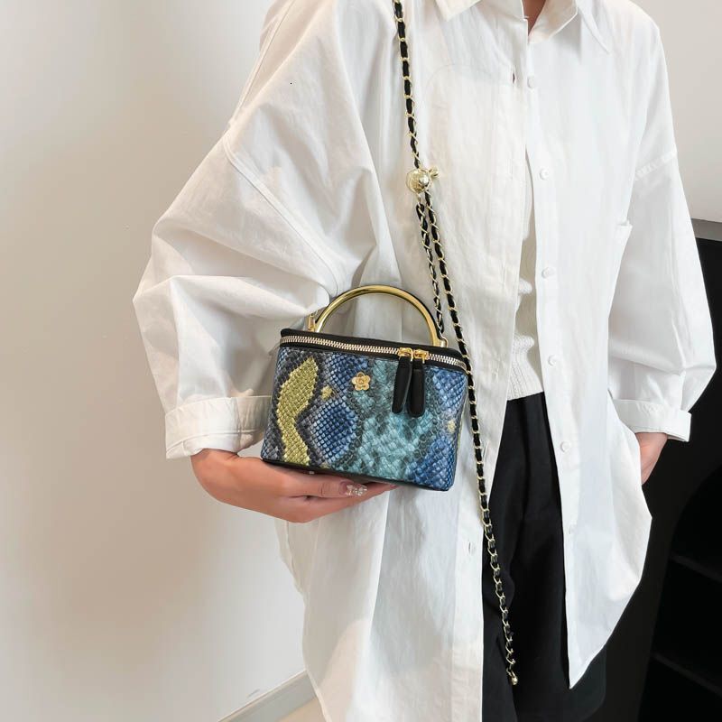 2025 new French women's handbag designer fashionable snake skin pattern single shoulder small box square crossbody bag