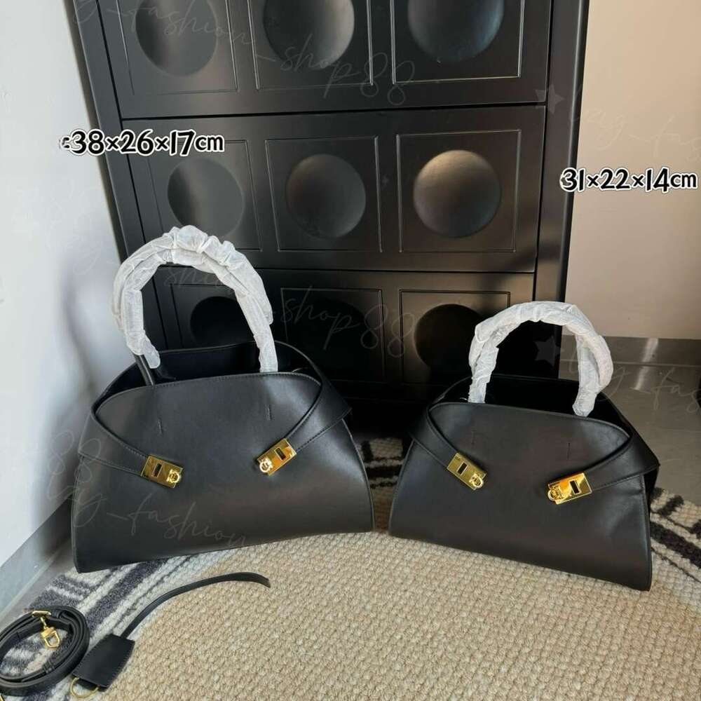 Designer ferragamowomenbag Shoulder Fashion Handbag Leather Crossbody Tote Large Capacity Handbags Retro White Bags Mini High Quality Purses Black 5A