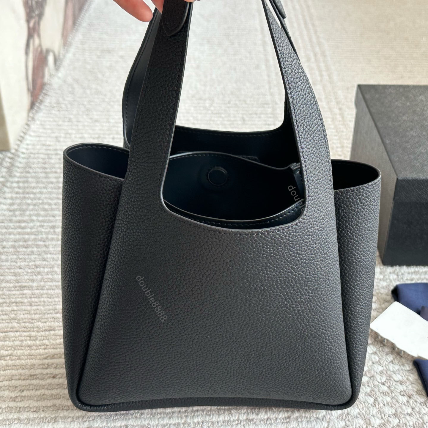 designer Women's large-capacity leather handbag shopping bag vegetable basket leisure bag tote messenger bag work bag Armpit bag commuter bag travel bag