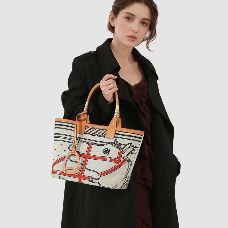 hot Handbags, Designer Bags: Classic Fashion Women's Tote - Large Capacity, Versatile Shoulder Bag for Casual Travel