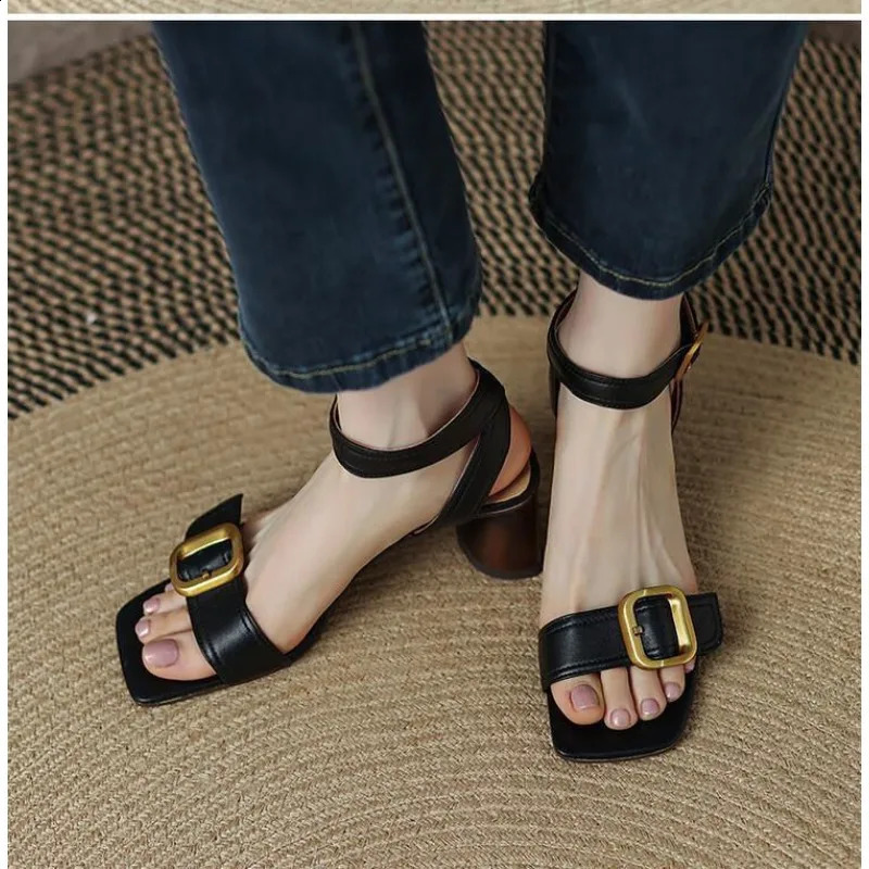 Leather sandals low heel shoes with shoulder straps 2025 summer round toe set womens beige clre block retro comfort 250317