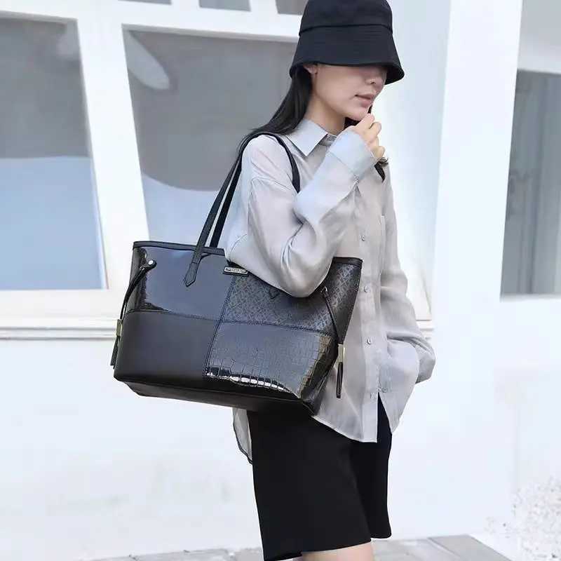Womens handbag shoulder bag fashionable travel portable large capacity shopping bag handbag casual sail bag Z250328