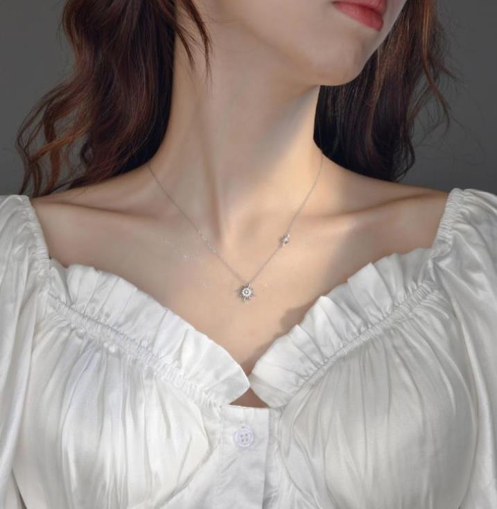 pendant star shaped moon six point buckle chain silver necklace white gold PT950 mark 250317