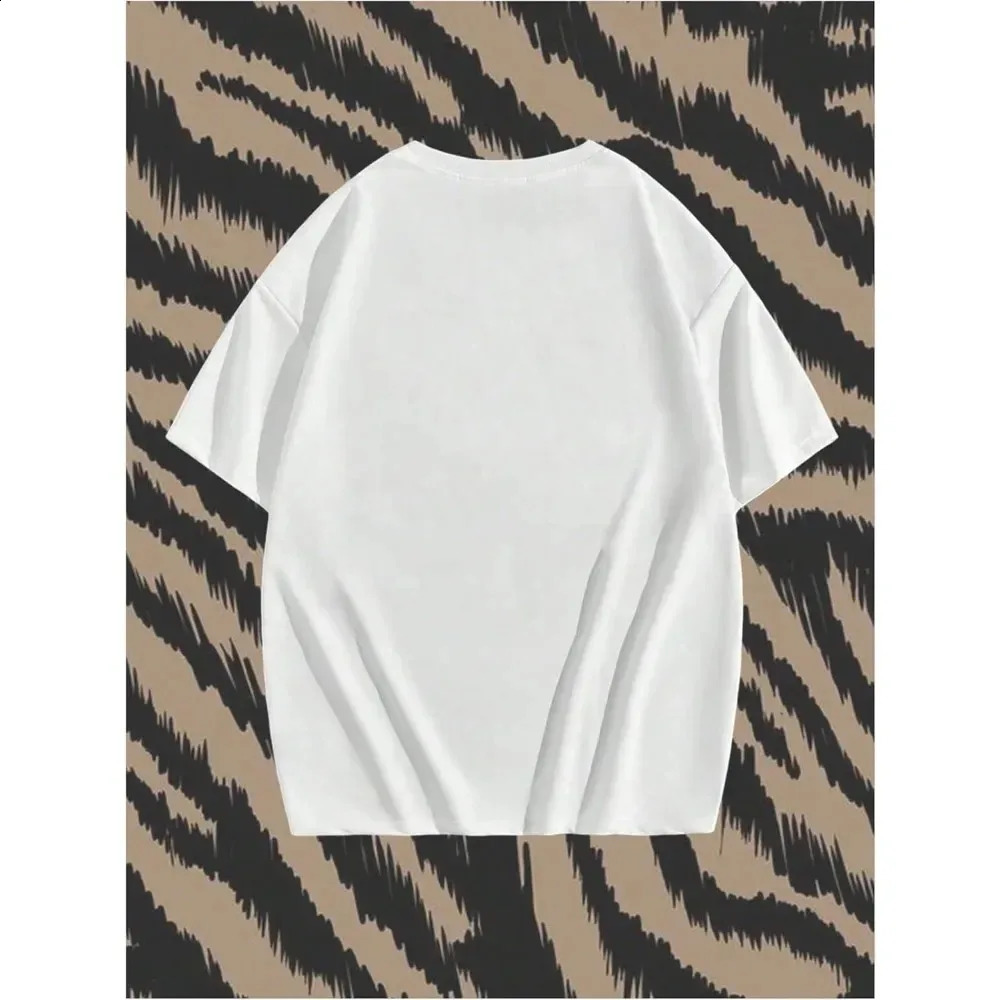 Mens Graphic Tee with Lip Pattern Stylish Short Sleeve Crewneck T-Shirt for Streetwear Enthusiasts men clothing shirts 250327