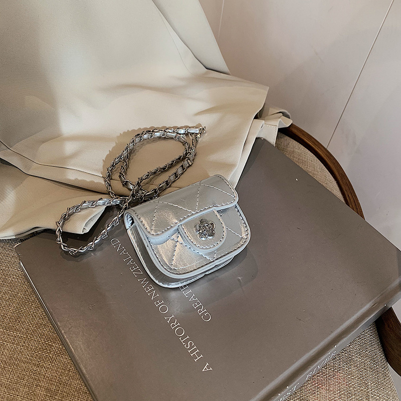 2025 Designer shipping 3 explosive Free cross-body for girls Fashion all match small fragrant style Dia-embroidered thread accessory mini bag