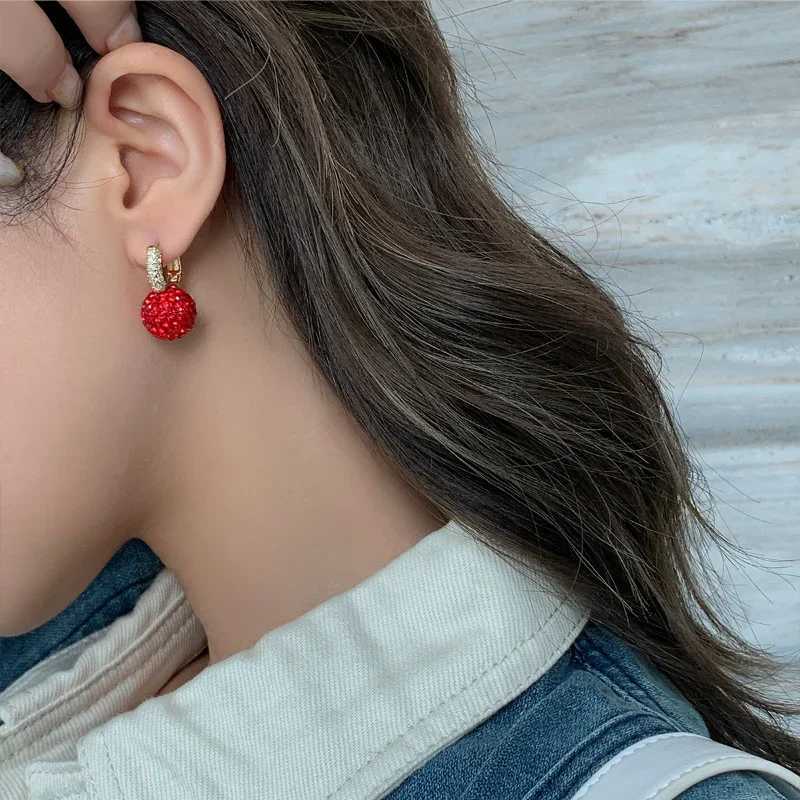 New Fashion Jewelry Full Water Diamond Red Ball Earrings Autumn/Winter Fashion Korean Womens Temperature EarringsXJ250327