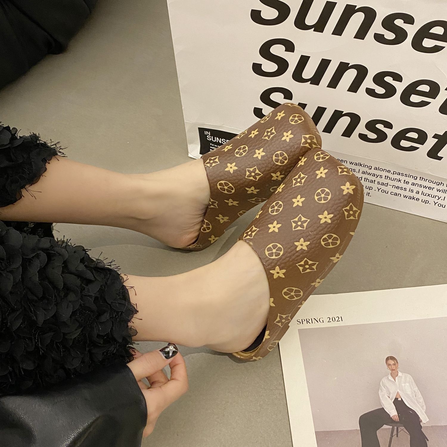 Free Shipping 2025 New Design Women's Patterned slippers Stylish Versatile Non-Slip Outdoor Comfort Sandals