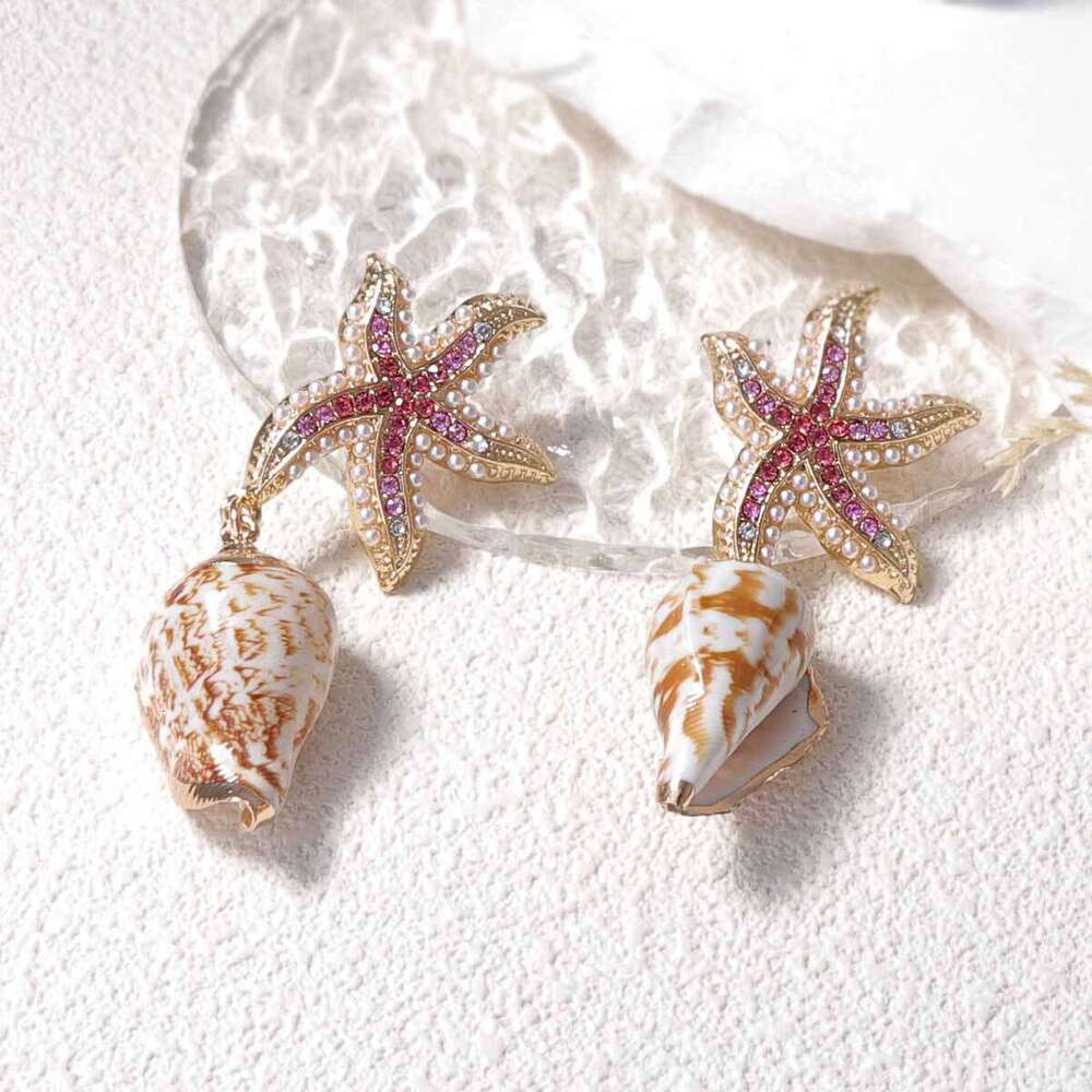 Cute and innovative design with inlaid zircon alloy starfish, unique conch earrings, ocean leisure vacation style