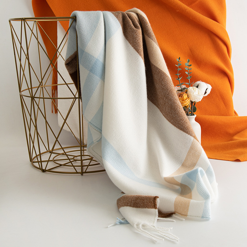 K253 Foreign trade hot-selling winter high-end British style plaid scarf for women and men Korean version of all-match warm tassel shawl wholesale
