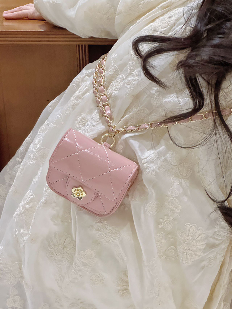 2025 Designer shipping 3 explosive Free cross-body for girls Fashion all match small fragrant style Dia-embroidered thread accessory mini bag