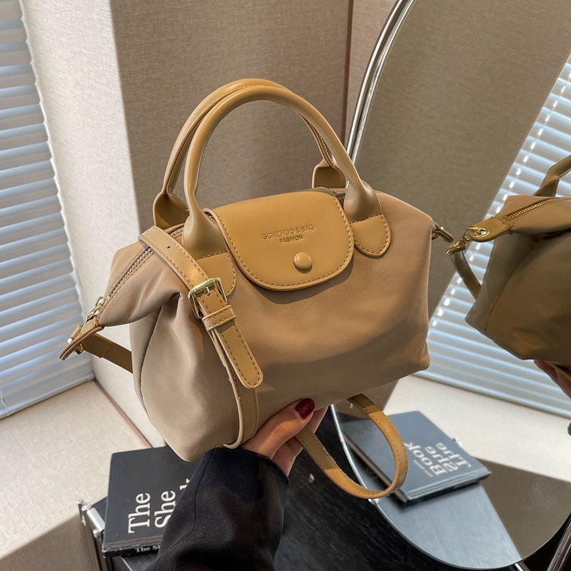 Designer 2025S casual high-end shoulder women new lightweight nylon cloth crossbody work commuting handbag dumpling bag