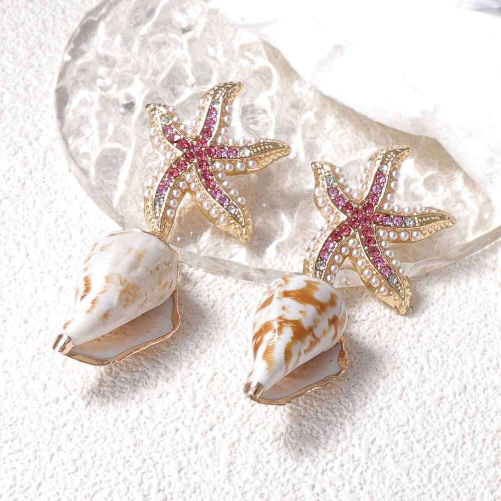 Cute and innovative design with inlaid zircon alloy starfish, unique conch earrings, ocean leisure vacation style