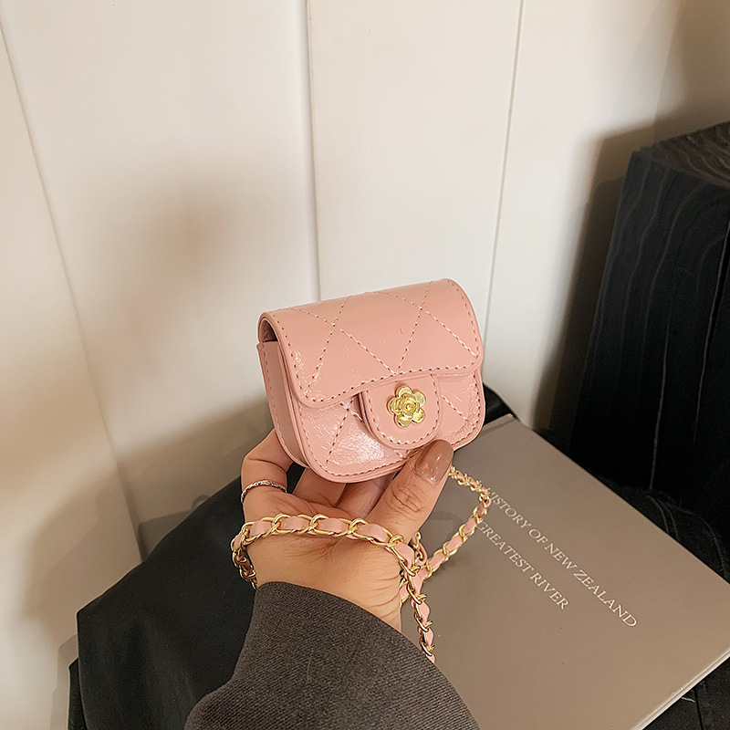 2025 Designer shipping 3 explosive Free cross-body for girls Fashion all match small fragrant style Dia-embroidered thread accessory mini bag