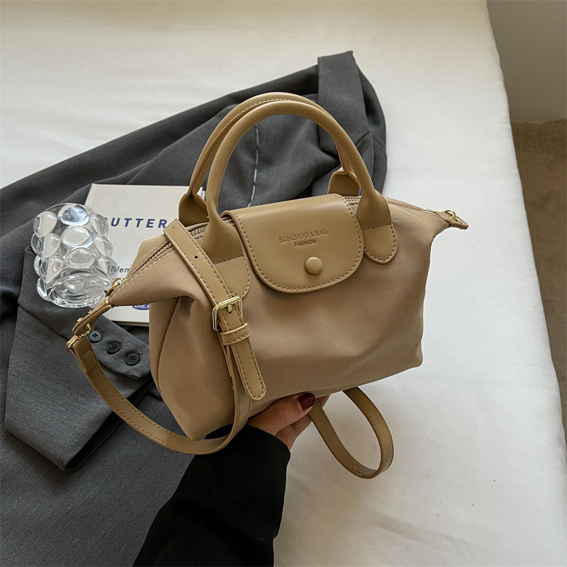 Designer 2025S casual high-end shoulder women new lightweight nylon cloth crossbody work commuting handbag dumpling bag