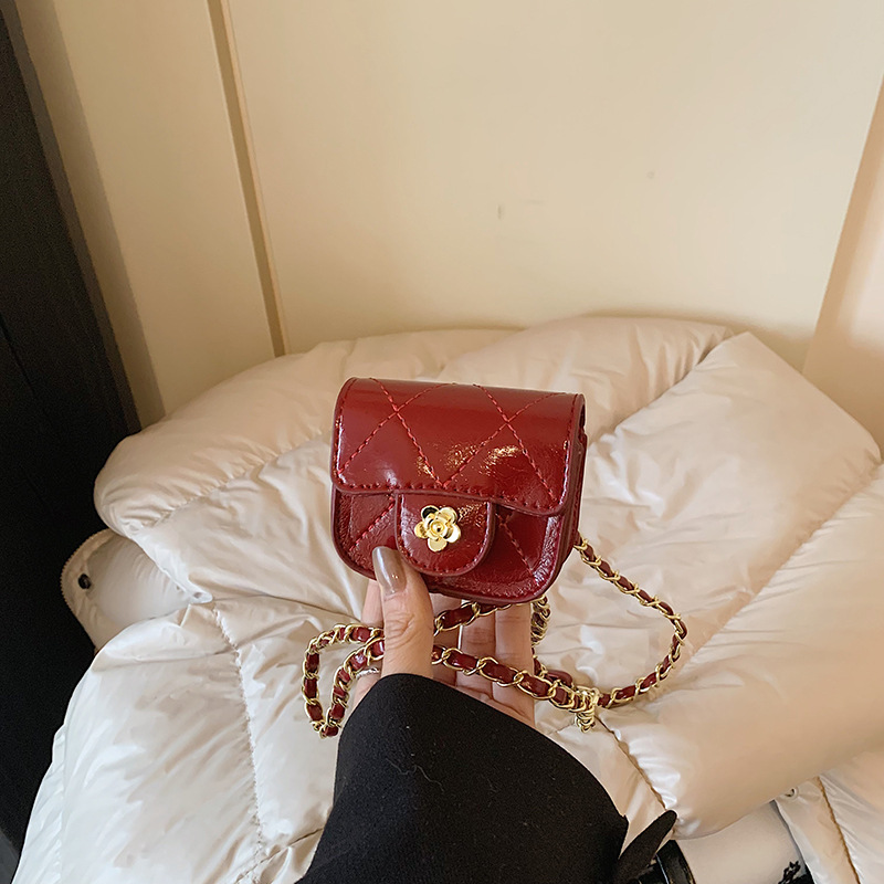 2025 Designer shipping 3 explosive Free cross-body for girls Fashion all match small fragrant style Dia-embroidered thread accessory mini bag