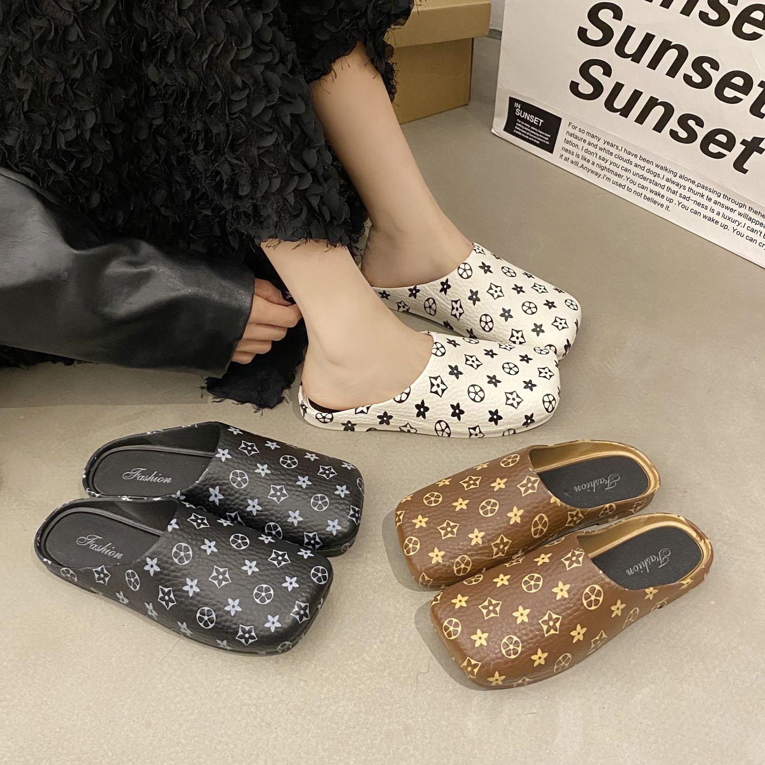 Free Shipping 2025 New Design Women's Patterned slippers Stylish Versatile Non-Slip Outdoor Comfort Sandals