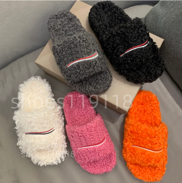 Designer new Slippers fluffy sandal Designer womans teddy bear Slipper black Flat heel Casual Shoe luxurys tazz fuzzy Sliders Winter house sandale fur slides
