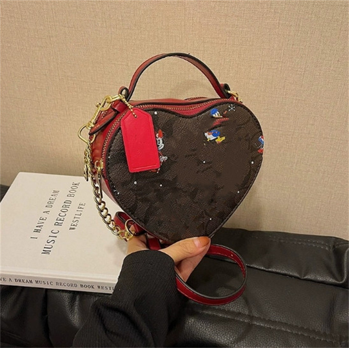 2025 Designer Love Bag Women Classic Cherry Shoulder Bags Cute Heart Stripe Crossbody Purse Luxury Woman Handbag Wallets Mini Purses