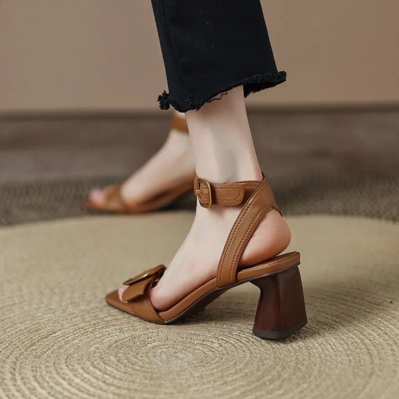 Leather sandals low heel shoes with shoulder straps 2025 summer round toe set womens beige clre block retro comfort 250317
