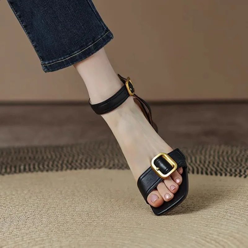 Leather sandals low heel shoes with shoulder straps 2025 summer round toe set womens beige clre block retro comfort 250317