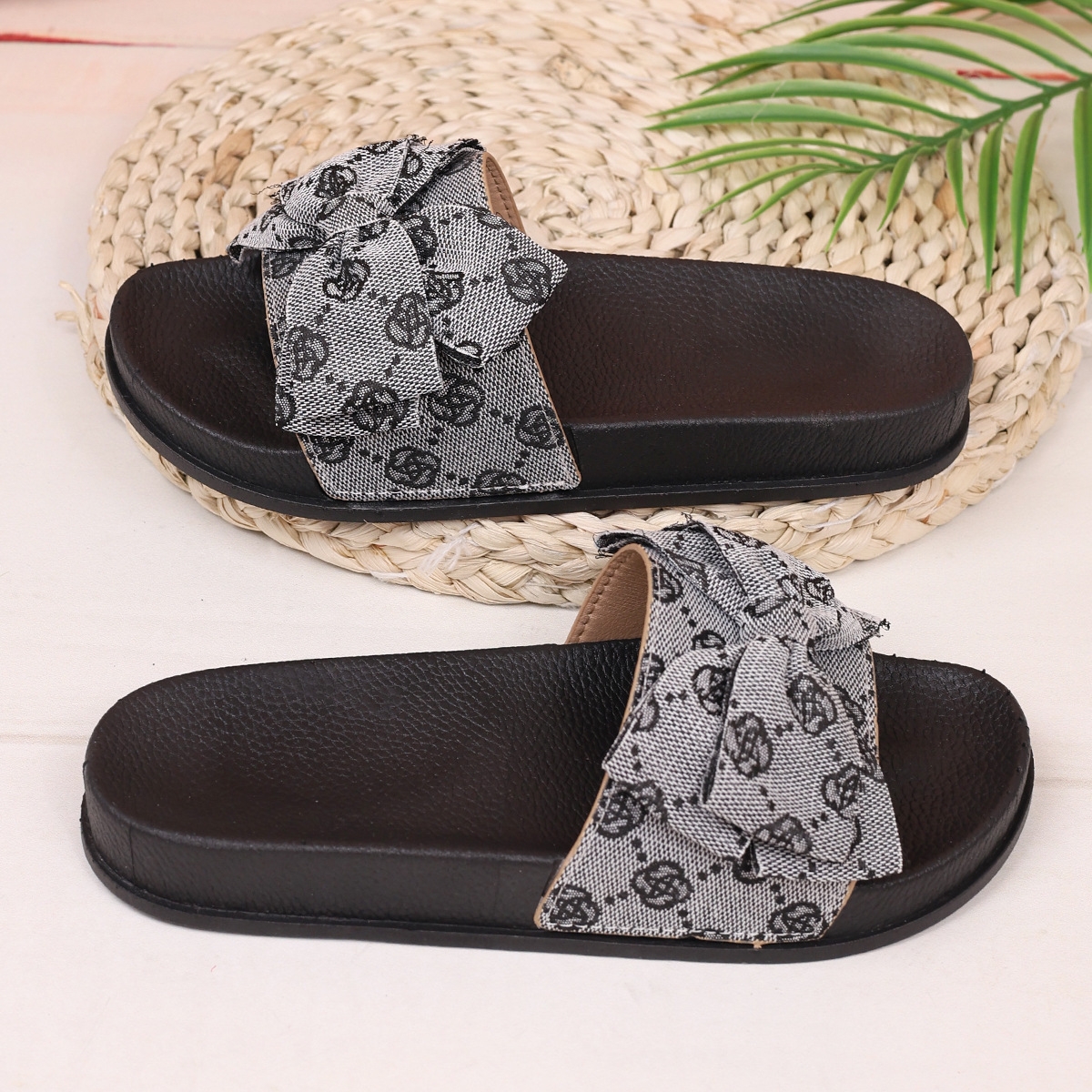 Free shipping designer shoes women slippers black pink khaki grey nonslip comfortable breathable indoor sandals new