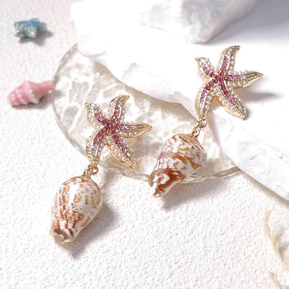Cute and innovative design with inlaid zircon alloy starfish, unique conch earrings, ocean leisure vacation style