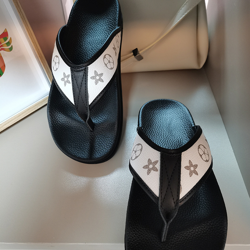 Free shipping High quality slippers 2025 new style flip-flops men and women casual fashion trend slippers outdoor beach summer sandals plus size 38-45