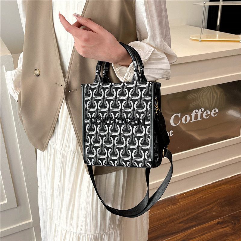 2025 New Women's High Appearance Designer Fashion Handbag Light Luxury Splicing Canvas Single Shoulder Handbag Crossbody Bag13