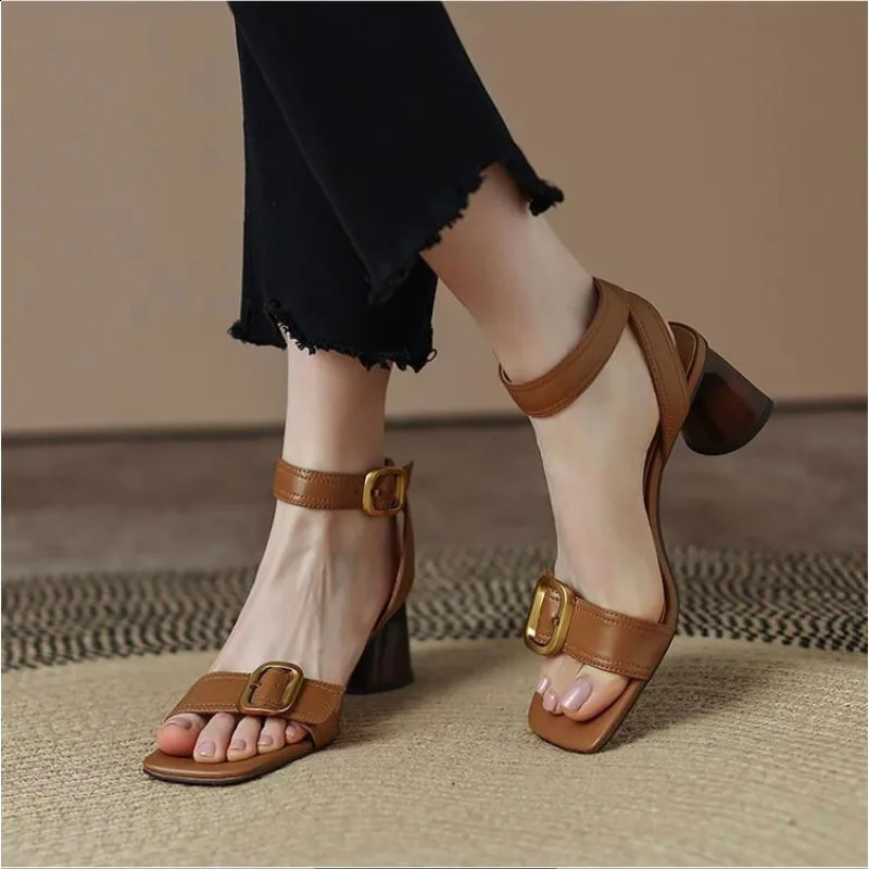 Leather sandals low heel shoes with shoulder straps 2025 summer round toe set womens beige clre block retro comfort 250317