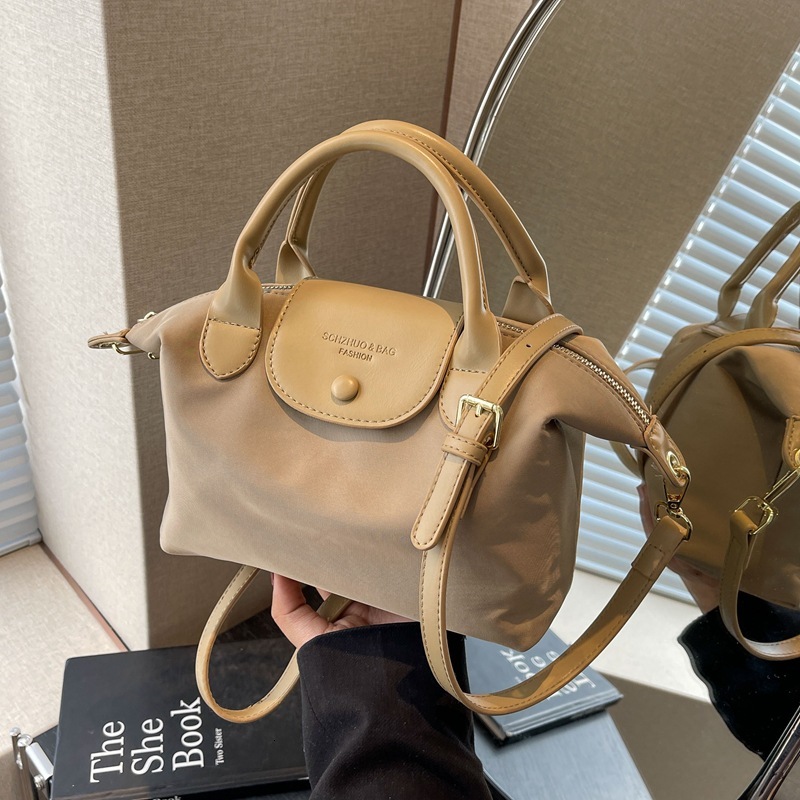 Designer 2025S casual high-end shoulder women new lightweight nylon cloth crossbody work commuting handbag dumpling bag