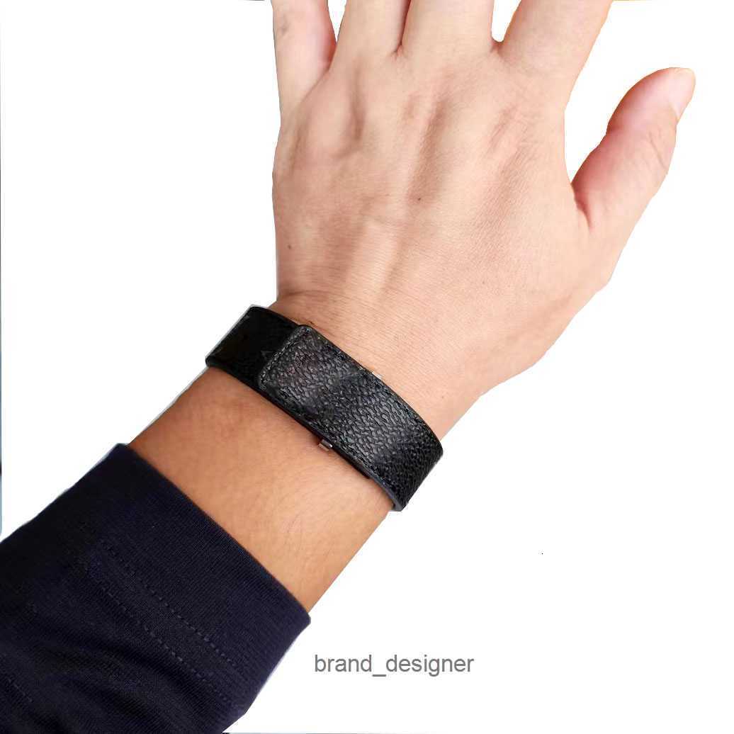 Luxury Designer Mens and womens genuine leather bracelets punk hip-hop mens jewelry titanium steel bracelets gift box packagingGFJW