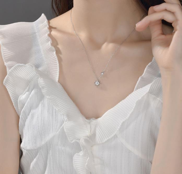 pendant star shaped moon six point buckle chain silver necklace white gold PT950 mark 250317