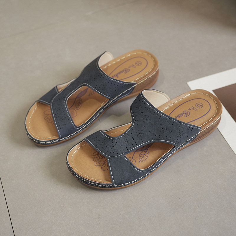 Slope heel slippers Designer Slipper Thick soled sandals One toe open toe shoes Fish mouth round head cool mop Hollow out beach shoes HOT 2025