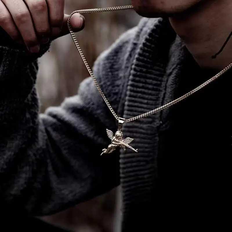 Revenge Angel Ak-47 submachine gun pendant with ice crystal zircon necklace suitable for couples hip-hop rock trends cool jewelry gifts Y250329