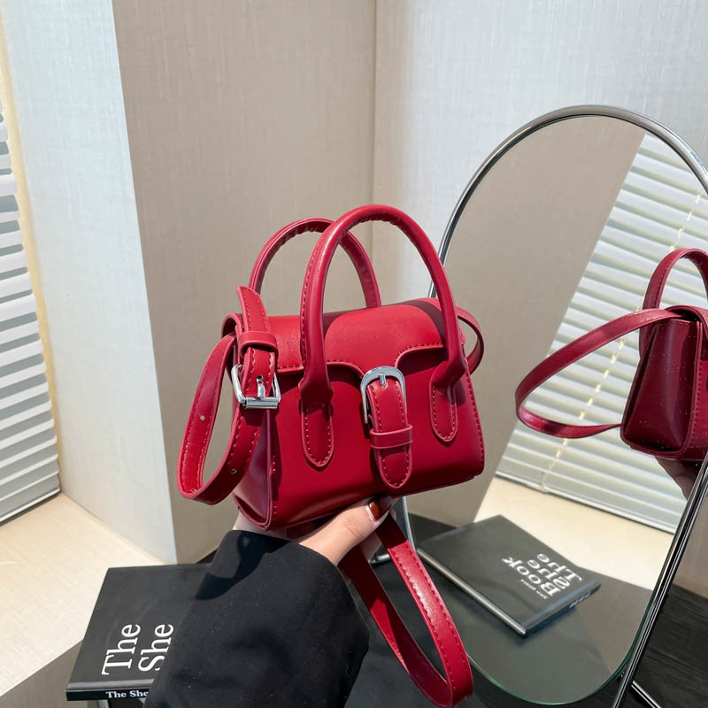 Free shipping hot Korean version of the niche bag advanced delicate mini portable small square bag girls all fashion lipstick princess bag