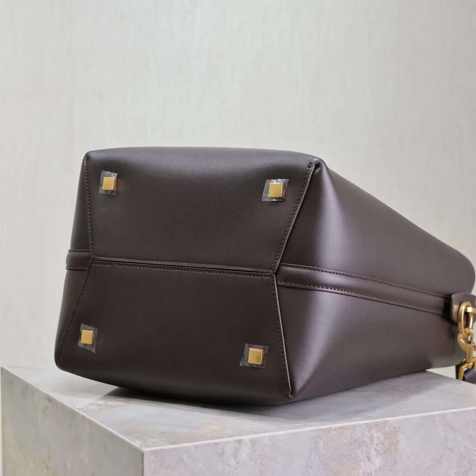 New Handbag Designer Bucket Bag Women's Large-Capacity High-Quality One-Shoulder Tote Bag Fashion Commuter Messenger Ba