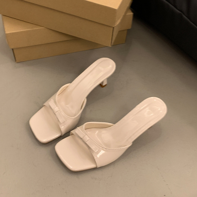 Women's new summer fashion look with flip-flops bow patent leather line with casual square toe high heels