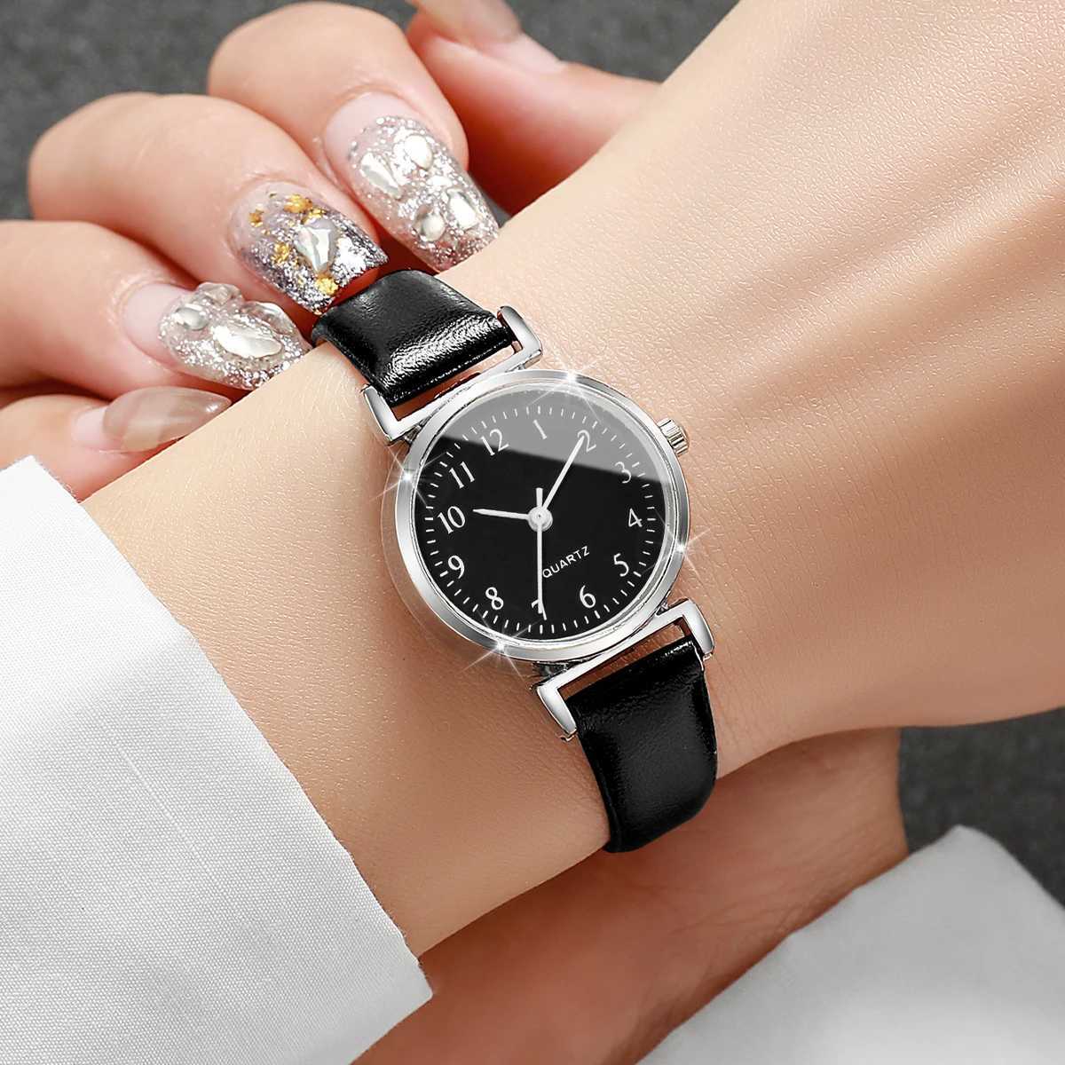 Fashion small dial womens simple leather strap simulated quartz wristband womens clock Reloj frameless W250329