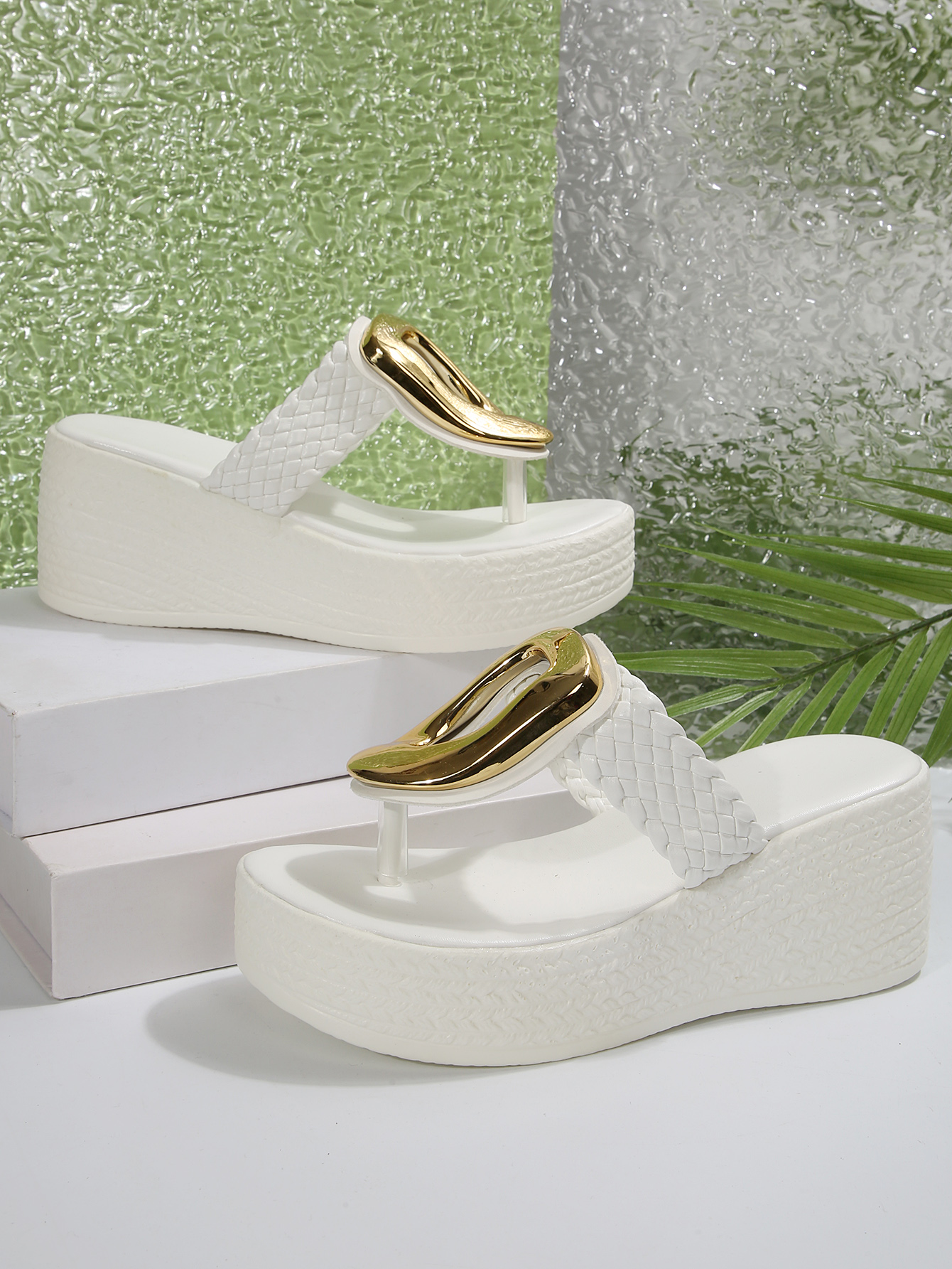 Comfort Fit Ladies' Summer Sandals - Trendy White Knotted Design with Gold Accents