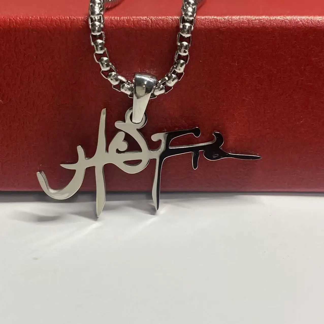 Fashion stainless steel pendant necklace hip-hop rapper Travis fan gift necklace mens and womens jewelry accessories Y250329