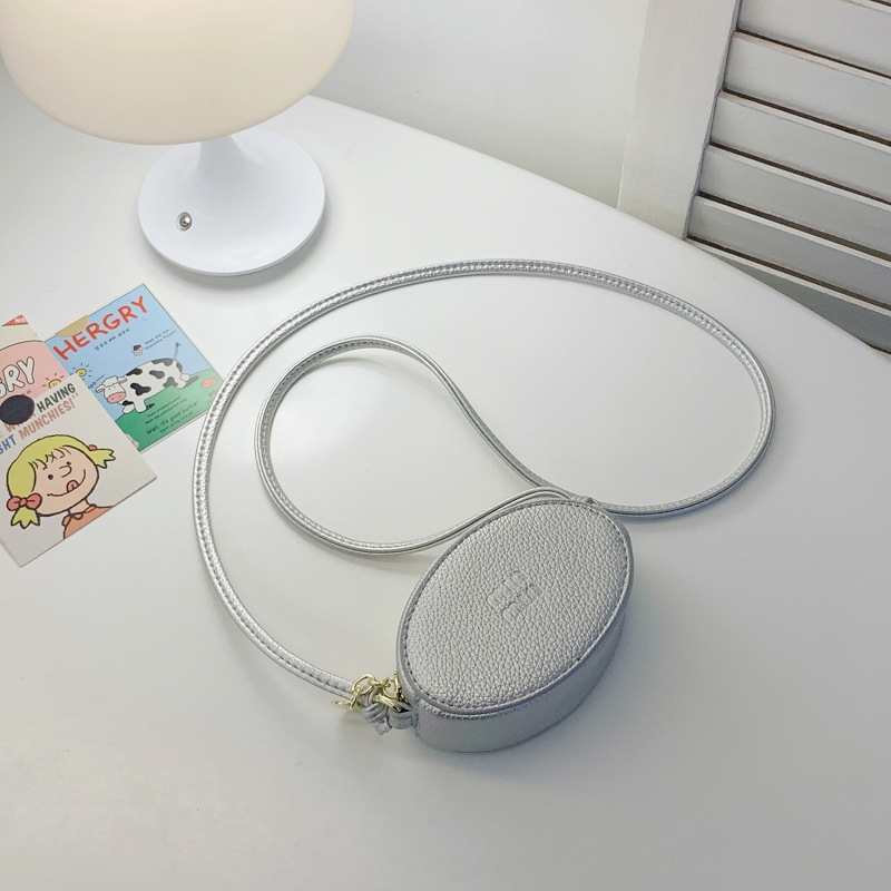 new stylish The 3 mini purse for girls is a simple solid color princess crossbody bag