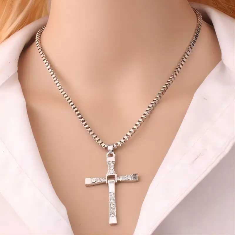 Fast and Fury 6 7 Hard Gas Actor Dominic Toretto/Cross Necklace Pendant Gift for Your Boyfriend Y250329