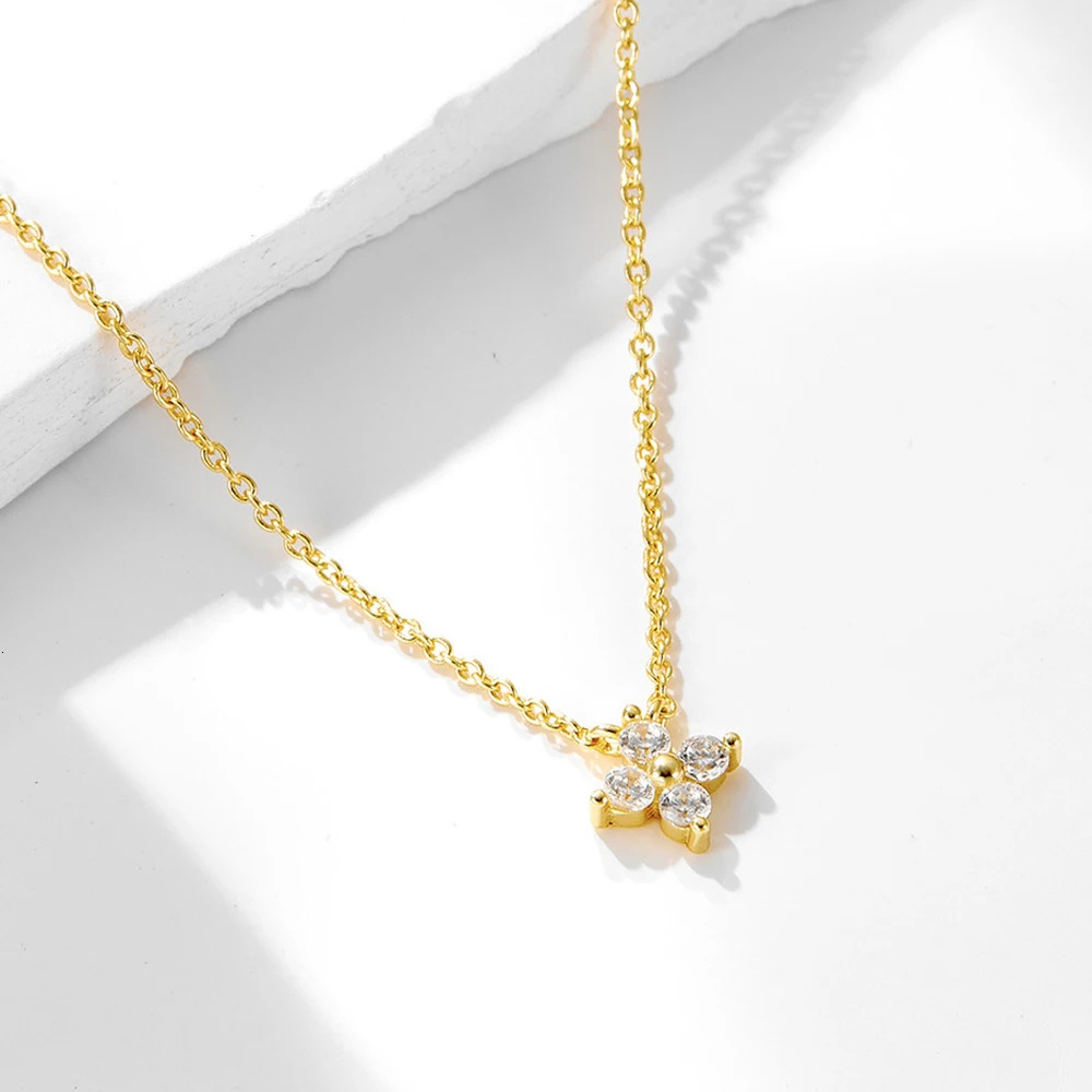 Fashion Tiny Flowers Dainty Necklace Gold Silver Stainless Steel Zircon Womens Pendant Jewelry Gift 250325