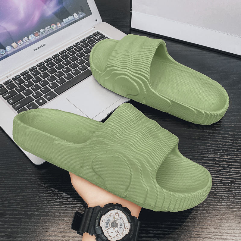 Men's summer new fashion beautiful simple slippers wear thick soles non-slip outdoor sports leisure beach flip-flops