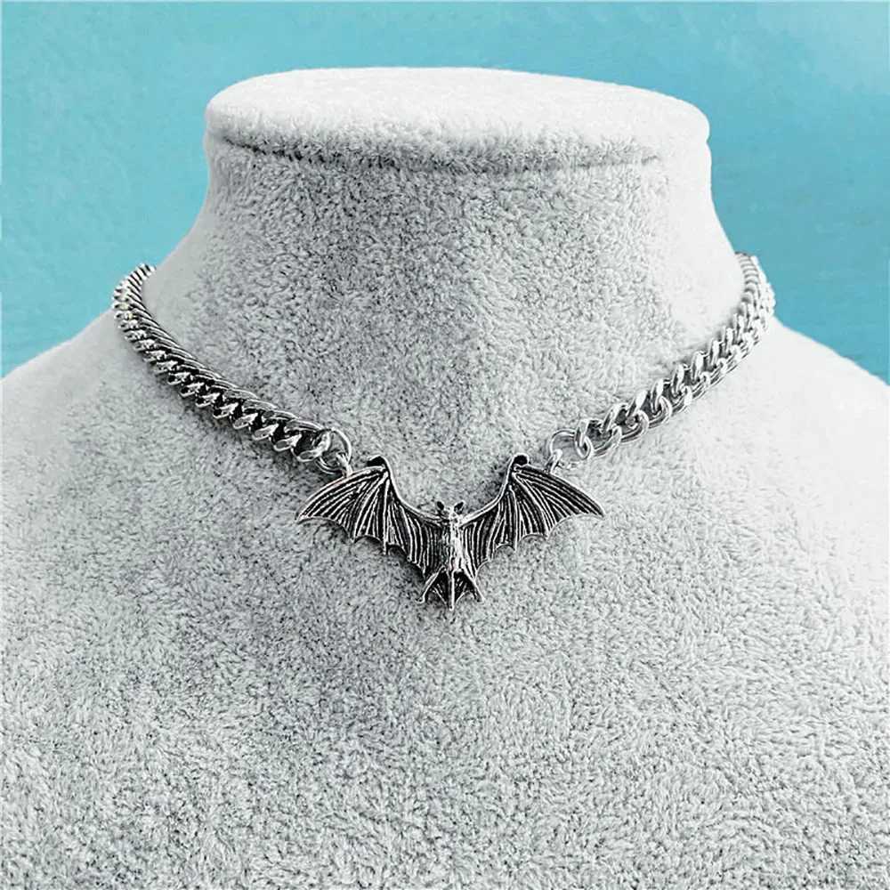 Rock Hip Hop Gothic Retro Punk Animal Antique Silver Bat Pendant Necklace Mens Party Halloween Jewelry Gift Y250329